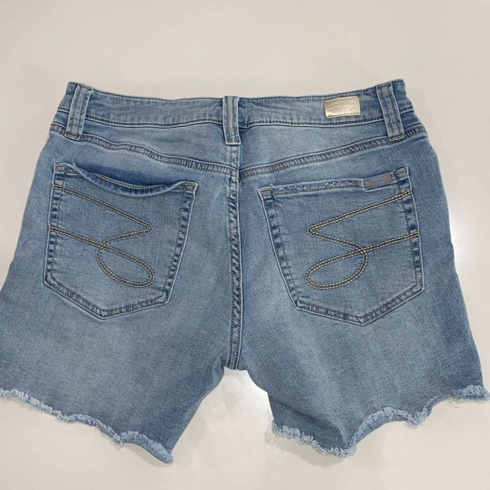 7 For All‎ Mankind Weekend Distressed Shorts - Picture 4 of 8